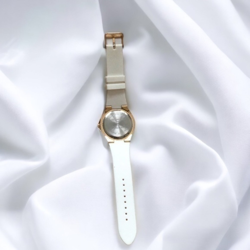 White Silicone Band Japan Movement Quartz Watch - Picture 3 of 4